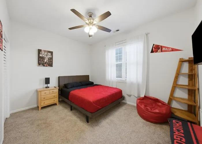 Closest To The United Center Apartment *